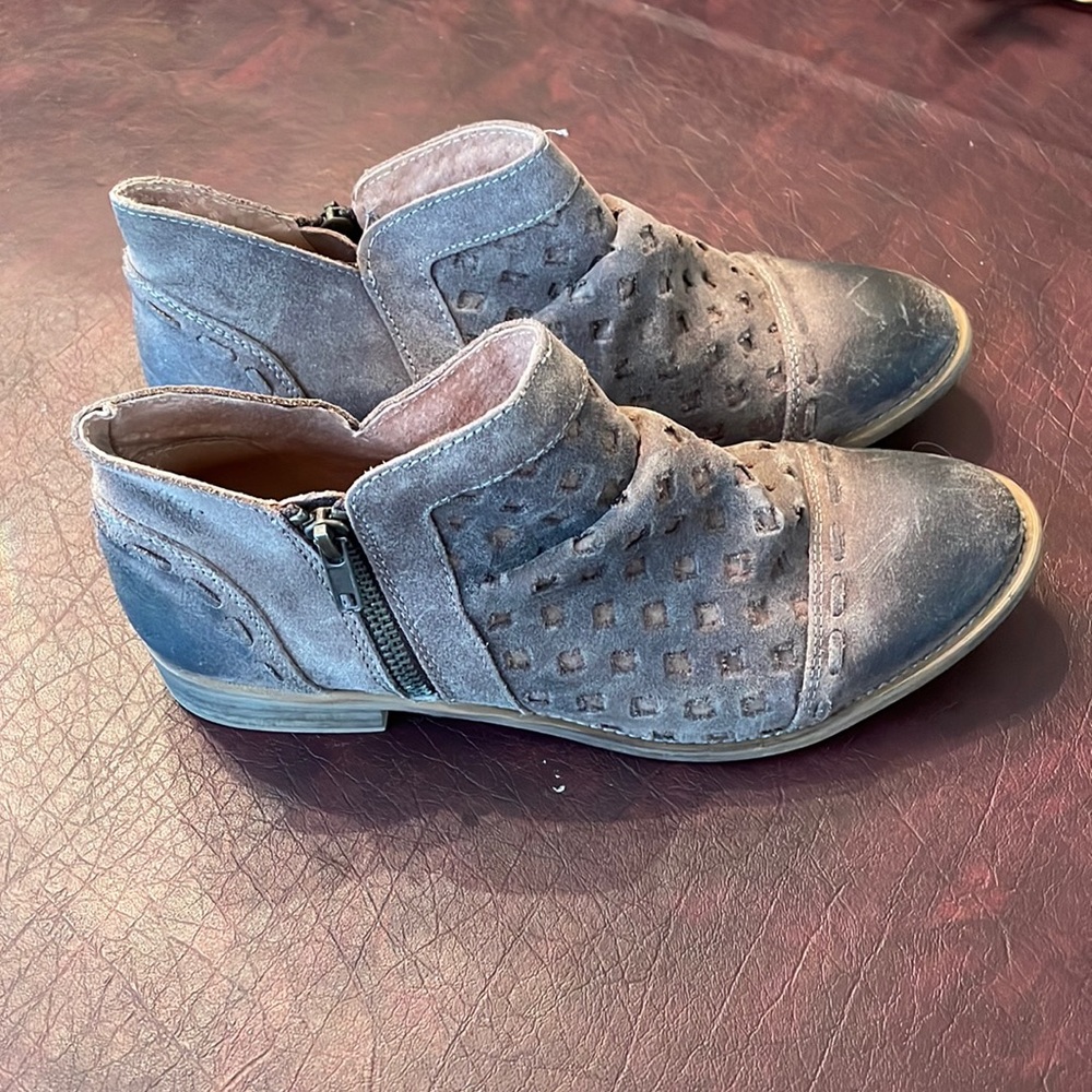 Musse & Cloud brown distressed leather booties.  Made in Spain Size EU39/US 8